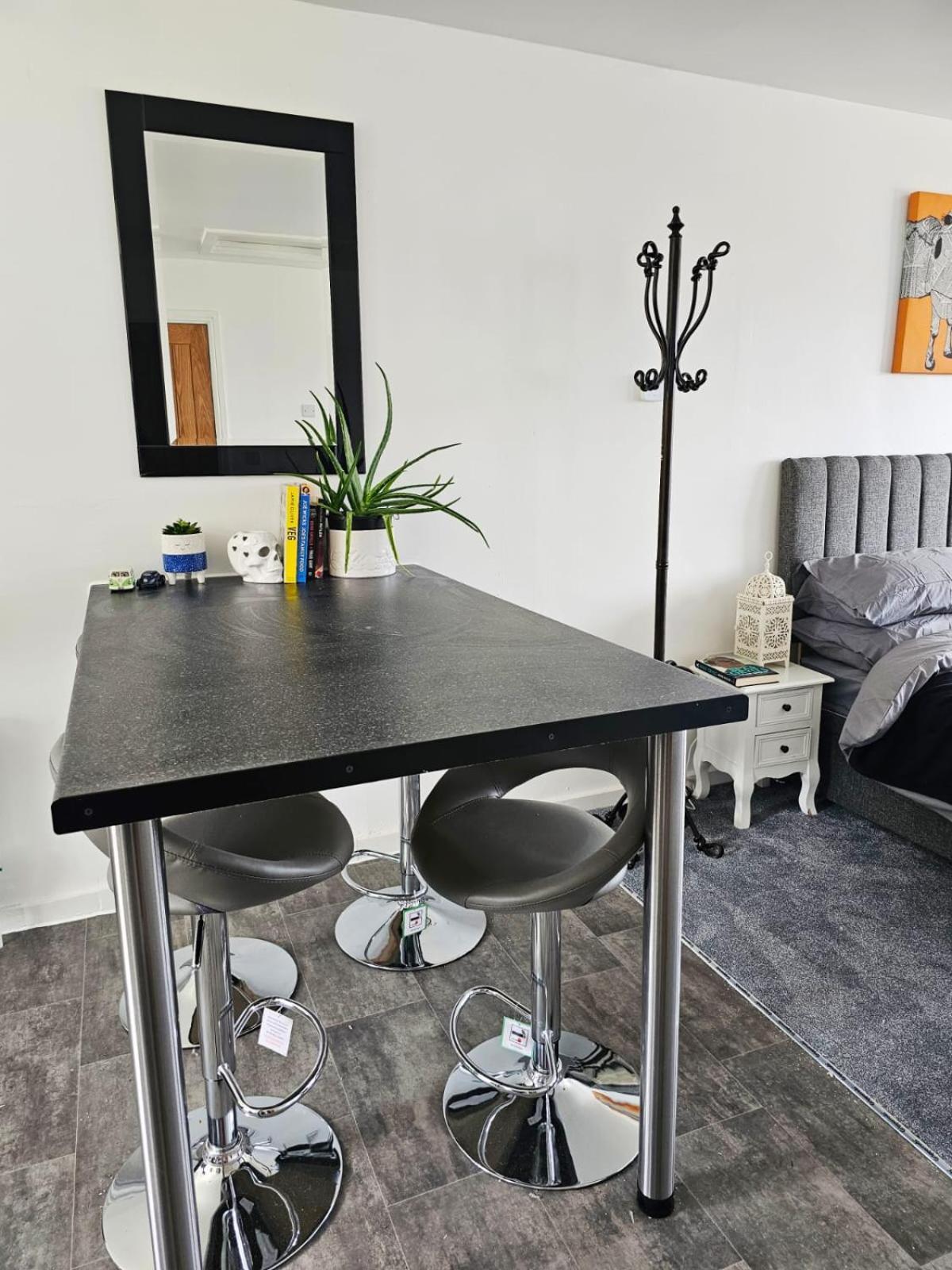 Modern Comfortable Quiet Self Contained Apartments Brackley  Exteriör bild